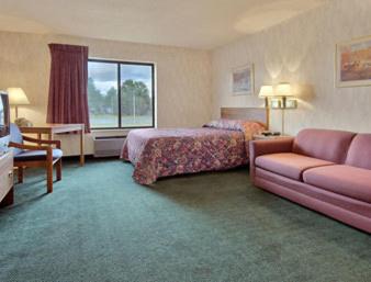 Studio Suite with Three King Beds - Non-Smoking