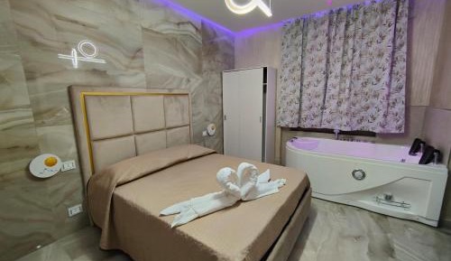 Queen Suite with Spa Bath