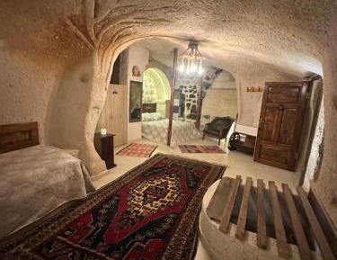 Deluxe Cave Suite