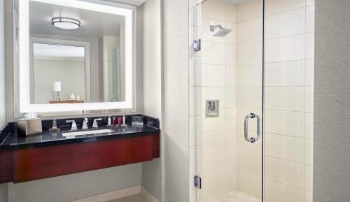 Guest Room with Two Double Beds and Concierge Lounge Access