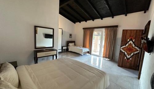 Deluxe King Suite