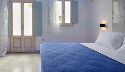Superior Suite with Side Sea View