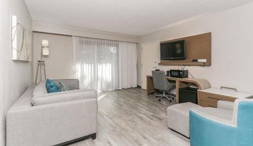 One-Bedroom Executive Suite with Two Double Beds and Sofa Bed