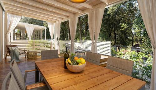 Premium Two-Bedroom Mobile Home with Garden View 