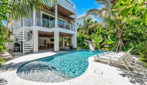 Seven-Bedroom Holiday Home