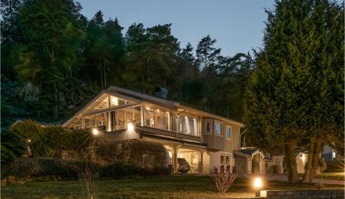Three-Bedroom Holiday Home 