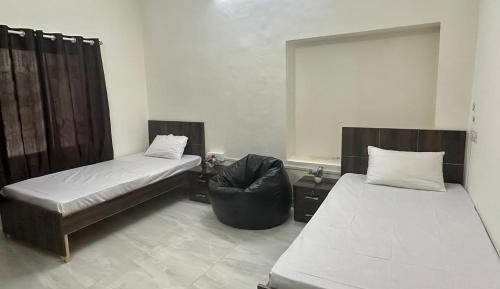 Twin Room with Private Bathroom