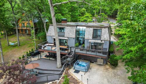 Five Bedroom Holiday Home