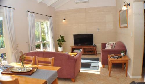 One-Bedroom Cottage with Spa Bath - Cottage 2