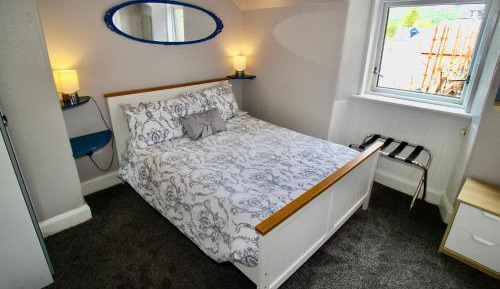 Small Double Room Ensuite