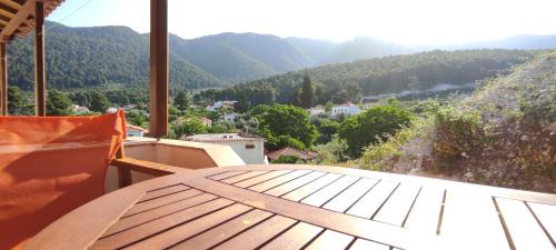 Apartment with Mountain View