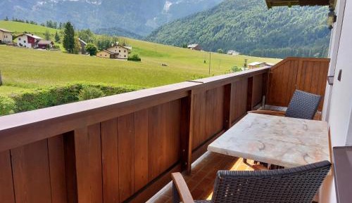 Apartment with Mountain View