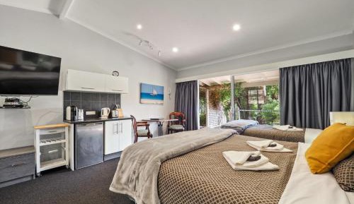 Superior King Studio with Spa Bath