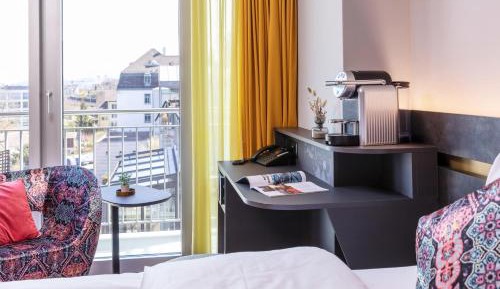 City Queen Room with Balcony