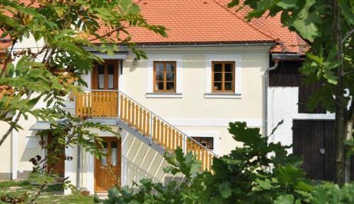 Apartment with Garden View