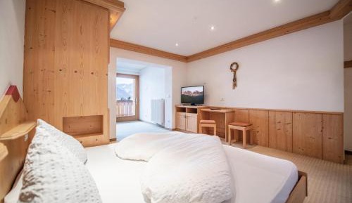 Superior Double Room with Balcony and View