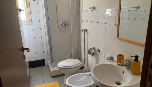 Deluxe Room (2 Adults + 1 Child)
