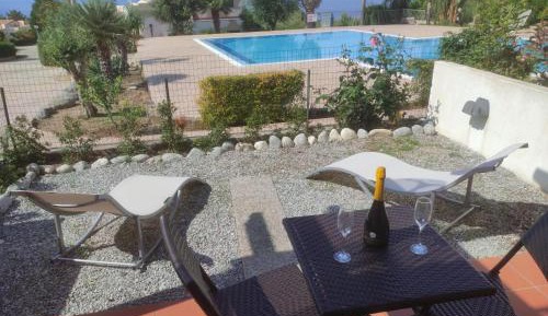 Apartment with Pool View 