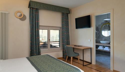 Deluxe Double Room Single Use