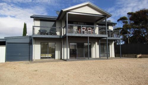 Five-Bedroom Holiday Home