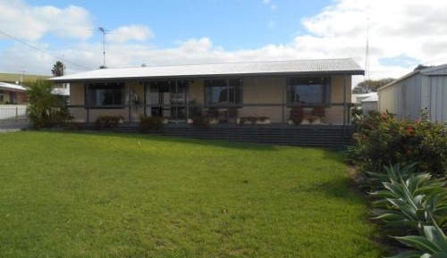 Three-Bedroom Holiday Home 