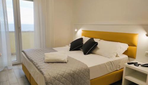 Deluxe Double or Twin Room with Sea View