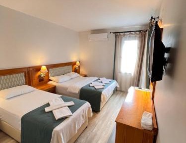 Triple Room with Pool View