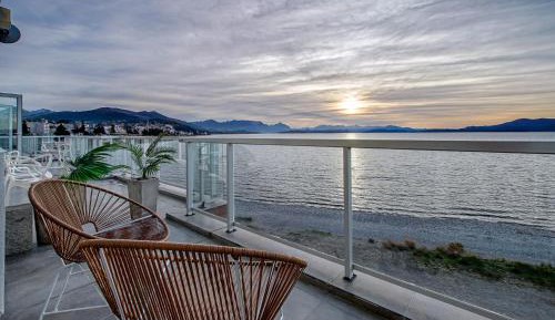 Apartment with Lake View