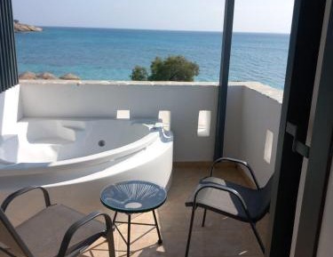 Deluxe Suite with Spa Bath