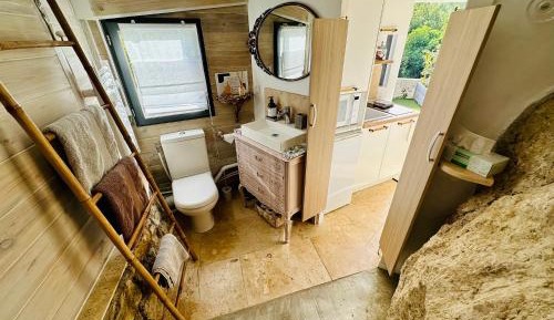 Apartment with Mountain View