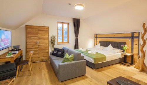 Deluxe Double Room with Shower