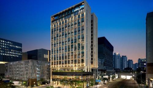 Business Deluxe Guest room with 1 King bed, City view