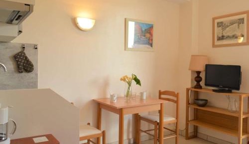 Apartment (3 Adults)