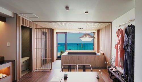 Deluxe Double Room with Balcony and Sea View