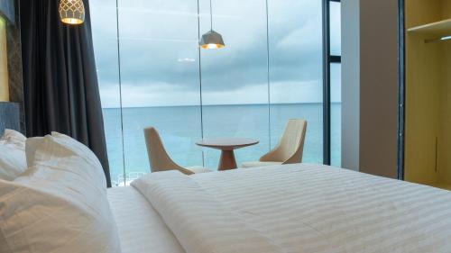 Superior Ocean View with Free 30-Minute Spa, Room Upgrade and Guided Snorkeling Trip – Aug & Sep 26 Stays