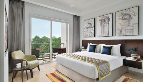 One Bedroom Executive - Enjoy Complimentary Hi-Tea Service with a Live Snack Counter from 4 PM to 6 PM   
