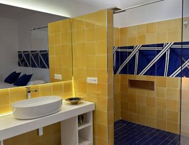 Deluxe Double Room with Side Sea View