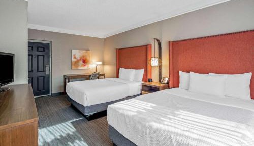 Queen Room with Two Queen Beds - North Building - Non-Smoking