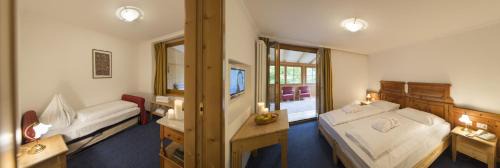 Family Room (2 Adults + 2 Children)