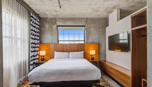 One-Bedroom King Suite