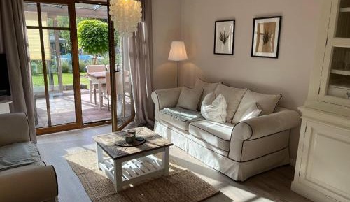 One-Bedroom Apartment with Shower