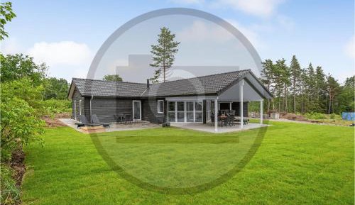 Four-Bedroom Holiday Home
