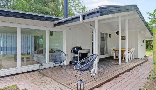 Three-Bedroom Holiday Home 