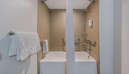 King Room with Accessible Tub - Accessible/Non-Smoking