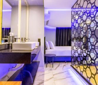 Studio with Spa Bath