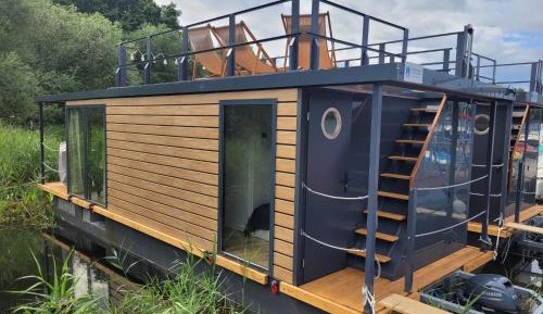 Apartment with Lake View