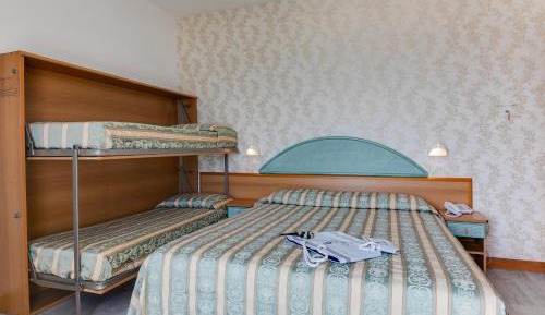 Quadruple Room with Sea View