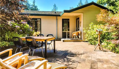 One-Bedroom Holiday Home
