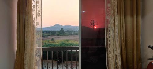 Apartment with Mountain View