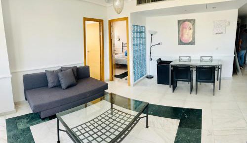 Apartment with Mountain View